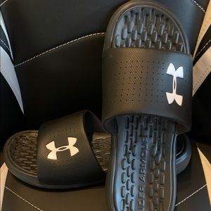 Under Armour Slides, size 9